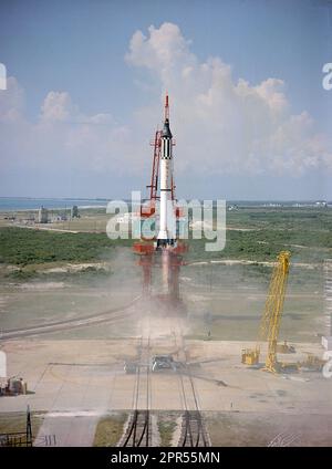 Launch of Freedom 7, the first American manned suborbital space flight. Astronaut Alan Shepard aboard, the Mercury-Redstone (MR-3) rocket is launched from Pad 5. Stock Photo