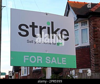 Strike, Online Estate Agent, sell your home for free sign, Grappenhall, Cheshire, England, UK, WA4, backed by Charles Dunstone Stock Photo
