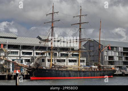 616 Iron-hulled, three-masted barque ship on display outside the Australian National Maritime Museum. Sydney-Australia. Stock Photo