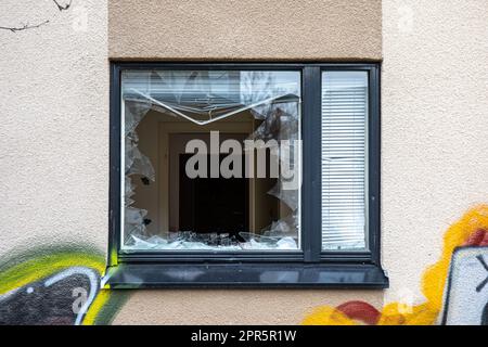 Broken window on residential building at Pallaksentie 1 in suburban Mellunmäki district of Helsinki, Finland Stock Photo