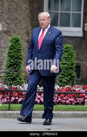 US President Donald Trump arrives at Number 10 Downing Street in London. Stock Photo