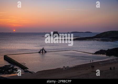 Saint-Malo natural swimming pool at sunset, brittany, France Stock Photo