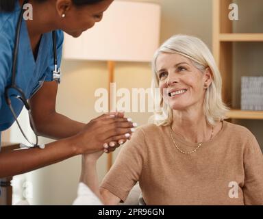 The right support on the road to recovery. a doctor having a consultation with a senior woman at home. Stock Photo