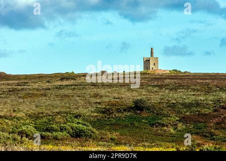 Cornish view with abandoned Greenburrow Pumping Engine House (Ding Dong Mine) in background - Cornwall, United Kingdom Stock Photo