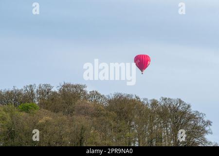 Long shot of a Virgin Balloon Flights hot air ballon near Henley-on-Thames, UK. Stock Photo