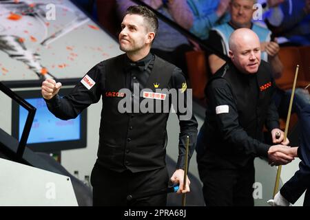 Mark Selby celebrates after defeating John Higgins (right) on day twelve of the Cazoo World Snooker Championship at the Crucible Theatre, Sheffield. Picture date: Wednesday April 26, 2023. Stock Photo