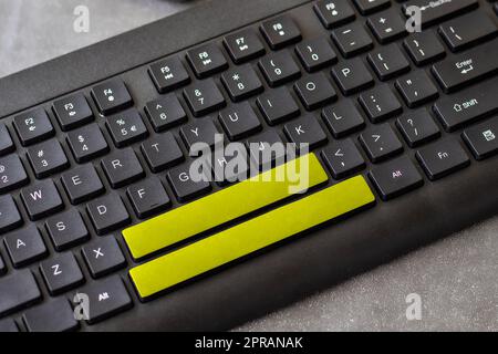 Important Messages Written On Keyboard Buttons With Pen Placed Between Them. Crutial Informations Presented On Pc Keys. Critical Announcemets Displayed. Stock Photo