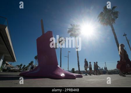Malaga, Spain. 26th Apr, 2023. A figure depicting a melted ice cream is seen at 'Muelle Uno' promenade as people walk amid an unusual heat wave. Spain is experiencing an unusual episode of high temperatures in April, months before the beginning of summer. According to the Spanish State Meteorological Agency, temperatures of over 35 degrees will be reached in most of the country. (Credit Image: © Jesus Merida/SOPA Images via ZUMA Press Wire) EDITORIAL USAGE ONLY! Not for Commercial USAGE! Stock Photo