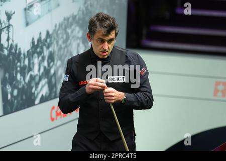 Sheffield, Britain. 26th Apr, 2023. Ronnie O'Sullivan of England competes during the quarterfinal against Luca Brecel of Belgium at the World Snooker Championship in Sheffield, Britain, April 26, 2023. Credit: Zhai Zheng/Xinhua/Alamy Live News Stock Photo