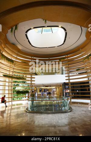 People walk passing through Louis Vuitton Shop at Gaysorn Plaza , Bangkok ,  Thailand Stock Photo - Alamy