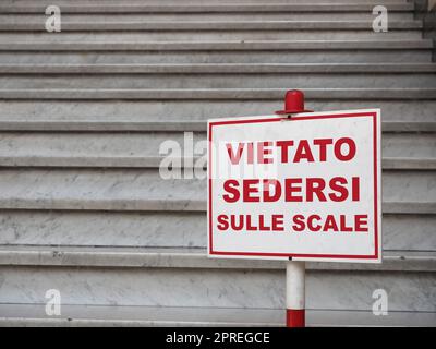 vietato sedersi sulle scale translation do not sit on the stairs sign Stock Photo