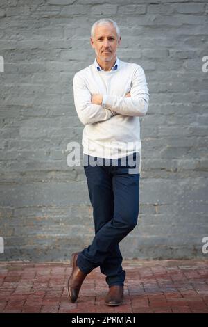 Businessman standing with arms folded Stock Photo - Alamy