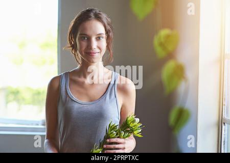 See what the others dont see. A young woman in the process of making a flower arrangement. Stock Photo