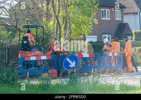 South Heath, Great Missenden, Buckinghamshire. 20th April, 2023. New high speed fibre optic broadband being installed in a street in South Heath, Great Missenden, Buckinghamshire. Credit: Maureen McLean/Ģ����ý Stock Photo
