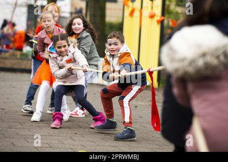 UTRECHT - Children during the eleventh edition of the King's Games, which will take place over 2 days in 2023 due to the Sugar Fest. The King's Games were first organized in 2013, in the context of the inauguration of King Willem-Alexander. The aim was to show children and parents of primary school that eating a good breakfast together and active exercise are important and fun. ANP EVA PLEVIER netherlands out - belgium out Stock Photo