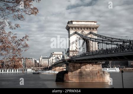 The Szechenyi chain suspension bridge that spans the River Danube of Budapest Stock Photo