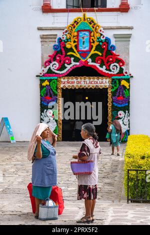 Indigenous Zapotec women in traditional dress in front of the church in Tlacolula de Matamoros, Oaxaca, Mexico. Stock Photo