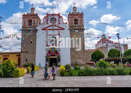 Indigenous Zapotec women in traditional dress in front of the church in Tlacolula de Matamoros, Oaxaca, Mexico. Stock Photo