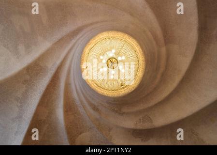 Lamp and ceiling of the main hall of the noble floor of Casa Batlló with the shape of a helical spiral (Barcelona, Catalonia, Spain) Stock Photo