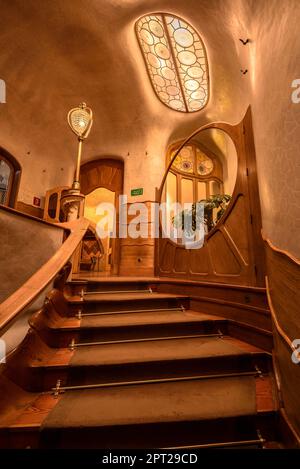 Access staircase to the noble floor of Casa Batlló designed by Antoni Gaudí (Barcelona, Catalonia, Spain) ESP: Escalera de acceso a la planta noble Stock Photo
