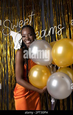 Golden and black balloons decorated with black and yellow balloons. Stylish  party with balloons. Place of celebration. 2254787 Stock Photo at Vecteezy