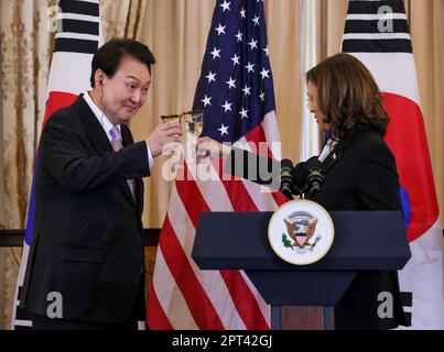 Washington, DC, United States. 27th Apr, 2023. Vice President Kamala Harris raises her glass to toast South Korean President Yoon Suk Yeol during a state luncheon at the State Department on April 27, 2023 in Washington, DC. Photo by Jemal Countess/Pool/ABACAPRESS.COM Credit: Abaca Press/Alamy Live News Stock Photo