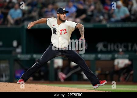 Texas Rangers' Jonathan Hernandez (72) pitches against the Detroit