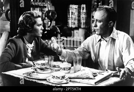 GRACE KELLY and BING CROSBY in THE COUNTRY GIRL 1954 director / screenplay GEORGE SEATON play Clifford Odets music Victor Young Perlberg - Seaton Productions / Paramount Pictures Stock Photo