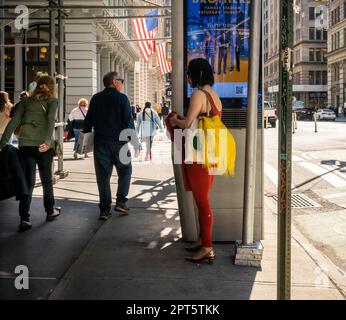 Street activity in the Flatiron neighborhood in New York on Monday, April 10, 2023.  (© Richard B. Levine) Stock Photo