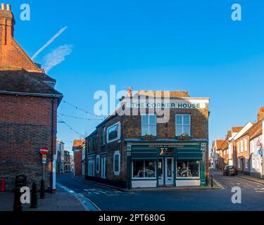 Sandwich, Kent.  The Corner House Shoe Store. Located on the corner of King Street and St Peter's Street Stock Photo