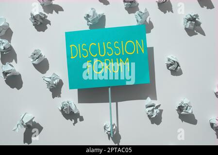 Sign displaying Discussion Forum, Word for practice of leaving employment before the statutory age Cropped Speech Bubble With Important Message Placed Stock Photo