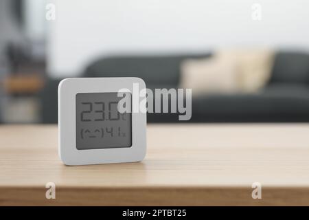 https://l450v.alamy.com/450v/2ptbt25/digital-hygrometer-with-thermometer-on-wooden-table-indoors-space-for-text-2ptbt25.jpg