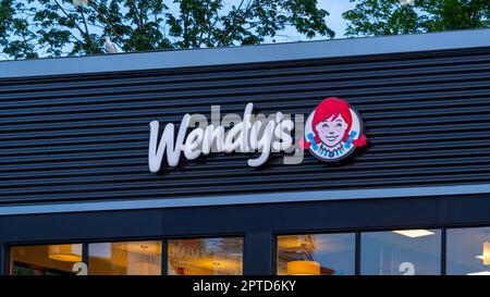 A Wendy's restaurant at dusk in Niagara Falls, Ontario, Canada. Stock Photo