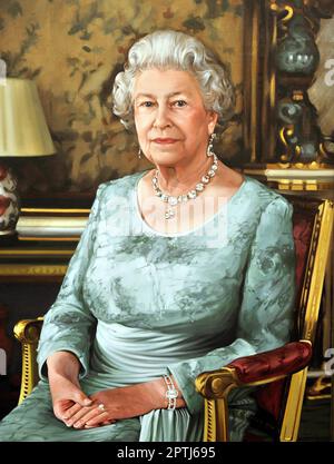 File photo dated 20/09/10 of the official portrait of Queen Elizabeth II by award-winning painter Isobel Peachey. The Queen had several official royal portrait paintings commissioned during her 70-year reign and the King Charles III is set to follow in her footsteps, with a portrait to commemorate his coronation. Issue date: Friday April 28, 2023. Stock Photo