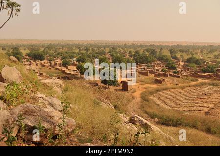 Nicolas Remene / Le Pictorium -  Ende Bandiagara region Dogon Country -  1/11/2010  -  Mali / Bandiagara / Teli  -  View of the village of Teli and th Stock Photo