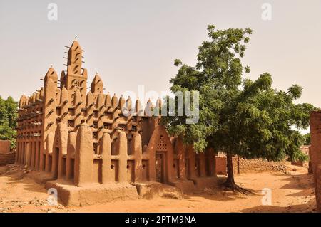 Nicolas Remene / Le Pictorium -  Ende Bandiagara region Dogon Country -  1/11/2010  -  Mali / Bandiagara / Teli  -  The Teli mosque below the Bandiaga Stock Photo