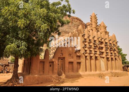 Nicolas Remene / Le Pictorium -  Ende Bandiagara region Dogon Country -  1/11/2010  -  Mali / Bandiagara / Teli  -  The Teli mosque below the Bandiaga Stock Photo