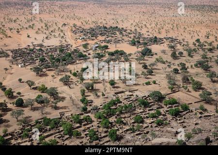 Nicolas Remene / Le Pictorium -  Ende Bandiagara region Dogon Country -  9/5/2010  -  Mali / Bandiagara / Ende  -  View of the village of Ende and the Stock Photo