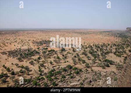 Nicolas Remene / Le Pictorium -  Ende Bandiagara region Dogon Country -  9/5/2010  -  Mali / Bandiagara / Indelou  -  View of the village of Ende and Stock Photo