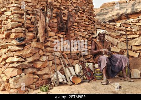 Nicolas Remene / Le Pictorium -  Dogon Country - Bandiagara Region -  3/11/2010  -  Mali / Bandiagara / Indelou  -  Portrait of Annah, an old Dogon hu Stock Photo