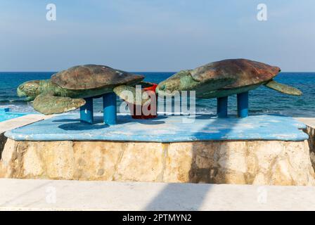 Monumento a la Tortuga turtle sculpture artwork, Isla Mujeres, Caribbean Coast, Cancun, Quintana Roo, Mexico Stock Photo