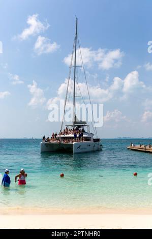 Tour boat crowded with people on deck, Isla Mujeres, Caribbean Coast, Cancun, Quintana Roo, Mexico Stock Photo