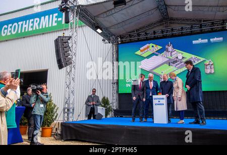 28 April 2023, Mecklenburg-Western Pomerania, Schwerin: Chancellor Olaf Scholz (M, SPD) launches the new geothermal plant of Stadtwerke Schwerin together with Manuela Schwesig (SPD), Minister-President of Mecklenburg-Western Pomerania, Michael Kellner (r, Bündnis90/Die Grünen), State Secretary in the Federal Ministry of Economics, Josef Wolf (2nd from left), Managing Director of Stadtwerke Schwerin, and Rico Badenschier (l, SPD), Mayor of Schwerin. The new heating plant in the Lankow district is to cover 15 percent of the district heating requirements of Mecklenburg-Vorpommern's state capital. Stock Photo