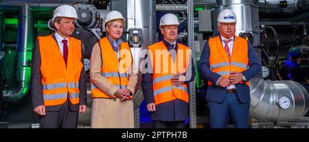 Schwerin, Germany. 28th Apr, 2023. Chancellor Olaf Scholz (M, SPD) stands with Manuela Schwesig (SPD), Minister President of Mecklenburg-Western Pomerania, Josef Wolf (r), Managing Director of Stadtwerke Schwerin, and Rico Badenschier (l, SPD), Mayor of Schwerin, in the new geothermal plant of Stadtwerke Schwerin. The new heating plant in the Lankow district is to cover 15 percent of the district heating requirements of Mecklenburg-Vorpommern's state capital. Credit: Jens Büttner/dpa/Alamy Live News Stock Photo