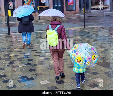 Glasgow, Scotland, UK 28th , April, 2023. UK Weather:Rain in the city’s style mileon sauchiehall  street. Credit Gerard Ferry/Alamy Live News Stock Photo
