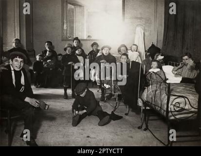 Belgian refugees at Cirque de Paris between 1914 - 1918 Stock Photo