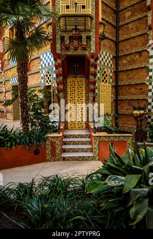 Oriental-inspired garden of the Casa Vicens, designed by Antoni Gaudí (Barcelona, Catalonia, Spain) ESP: Jardín de la Casa Vicens, Barcelona, Cataluña Stock Photo