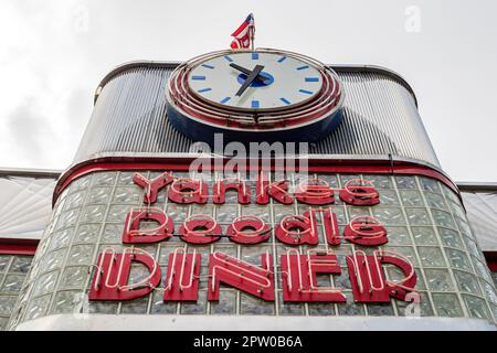 Pocono Mountains Poconos Pennsylvania East Stroudsburg Bushkill,Yankee Doodle Diner outside exterior neon sign, Stock Photo