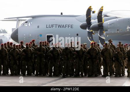 Wunstorf, Deutschland. 28th Apr, 2023. Appeal for returnees by the Sudan evacuation association - deployment of the Bundeswehr at the air base in Wunstorf. Credit: dpa/Alamy Live News Stock Photo