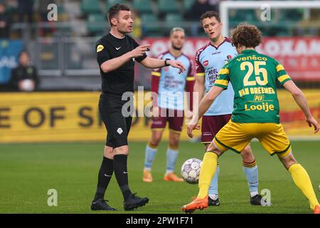 Den Haag, Netherlands. 28th Apr, 2023. DEN HAAG, NETHERLANDS - APRIL 28: Referee Erwin Blank during the Dutch Keukenkampioendivisie match between ADO Den Haag and Helmond Sport at Bingoal Stadion on April 28, 2023 in Den Haag, Netherlands (Photo by Hans van der Valk/Orange Pictures) Credit: Orange Pics BV/Alamy Live News Stock Photo